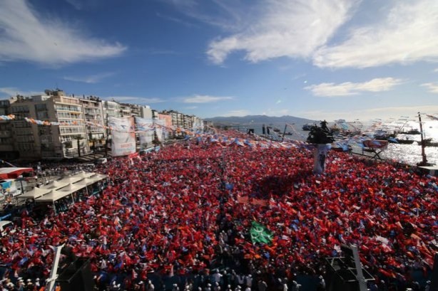 Foto - Davutoğlu'ndan İzmir'de gövde gösterisi