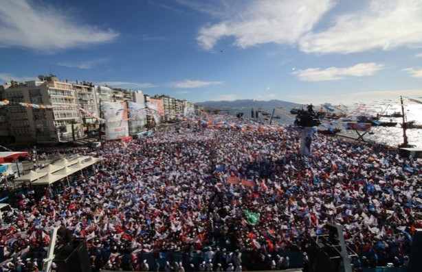 Foto - Davutoğlu'ndan İzmir'de gövde gösterisi