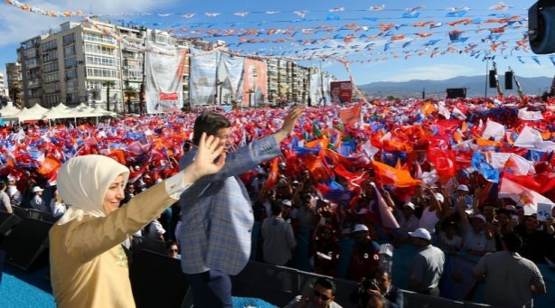 Foto - Davutoğlu'ndan İzmir'de gövde gösterisi