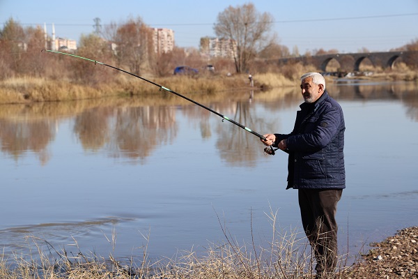 Foto - Debi düştü, balıkçılar soluğu Kızılırmak’ta aldı