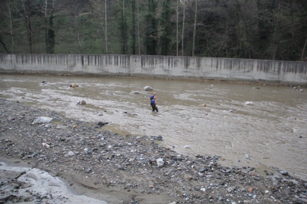 Foto - Debisi yükselen derede suya kapıldılar! Acı haber