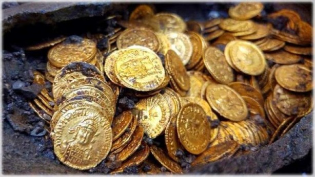 Foto - Dedektör ile 20 dakika içerisinde ülkenin en büyük altın hazinesini buldu! Kendisi bile buna inanamadı