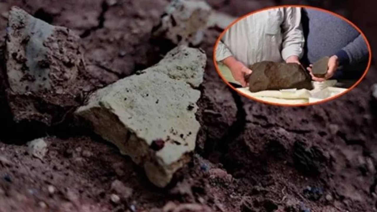 Foto - Dedektörle gezerken parkta buldu: Altın sandı, kozmik hazine çıktı!