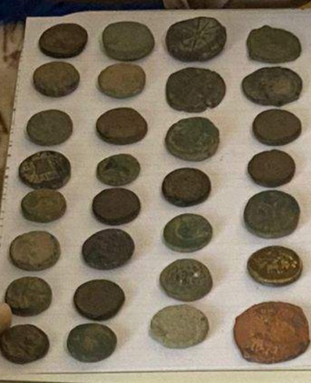 Foto - Dedektörlerle hazine buldular! Satmaya çalışırken elense oldular