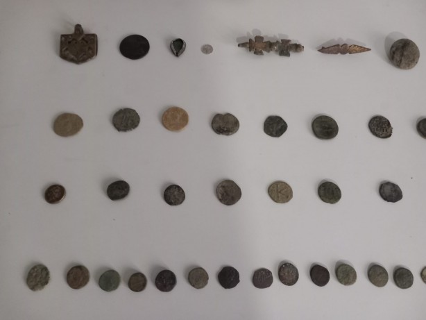 Foto - Dedektörlerle hazine buldular! Satmaya çalışırken elense oldular