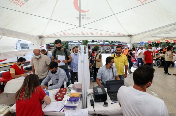 Foto - 'Dedelerimiz Çanakkale'de omuz omuza savaştı' dedi! Türk Kızılay'a kan bağışı
