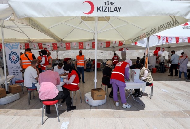 Foto - 'Dedelerimiz Çanakkale'de omuz omuza savaştı' dedi! Türk Kızılay'a kan bağışı
