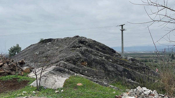 Foto - Defineciler adeta oraya dadandı! 2000 yıllık kaya mezarları bu hale geldi
