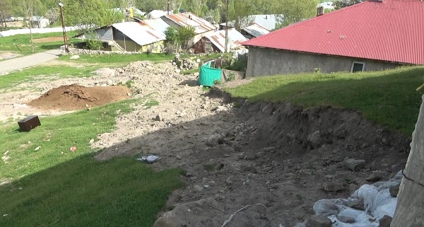 Foto - Defineciler bir kez daha 'yok artık' dedirtti! Binlerce yıllık tümülüsün altını böyle oydular