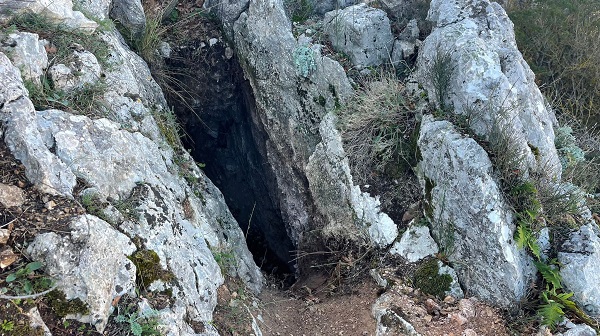 Foto - Defineciler talan etti! 25 metrelik tünel tehlike saçıyor