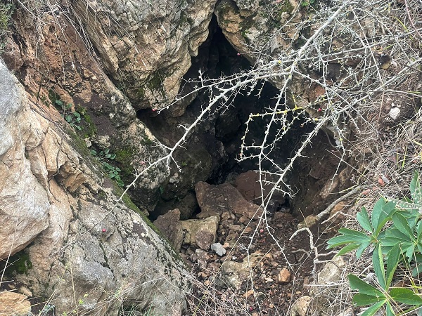 Foto - Defineciler talan etti! 25 metrelik tünel tehlike saçıyor