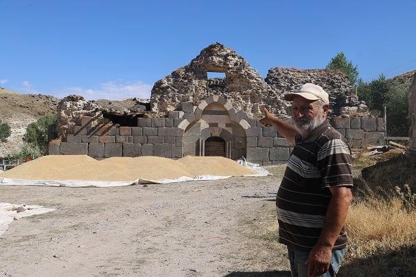 Foto - Defineciler talan etti! O yapı restore edilmeyi bekliyor