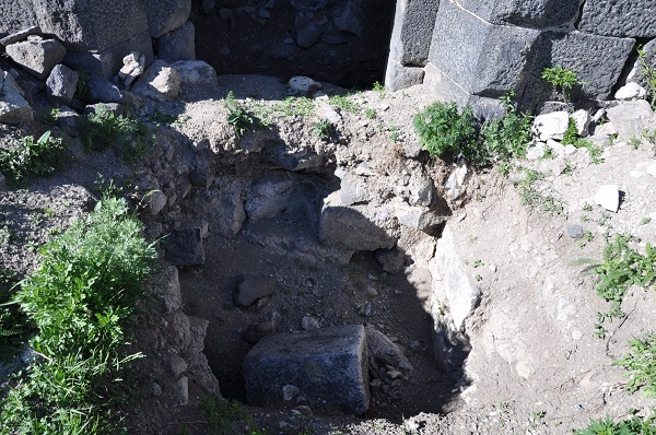 Foto - Defineciler yaptı yapacaklarını! Tarihi yapı bu hale geldi