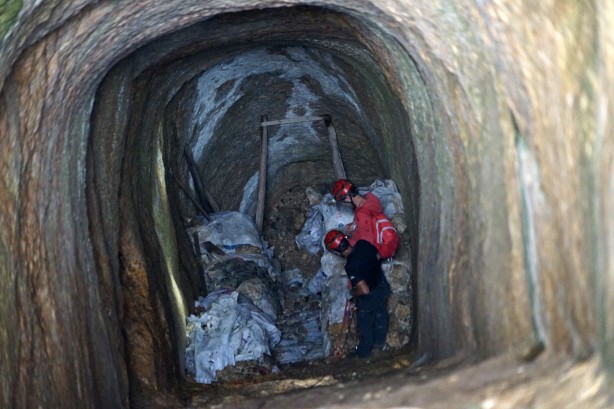 Foto - Definecilerden akıl almaz kazı: Mağarada şoke oldular