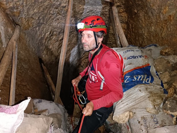 Foto - Definecilerden akıl almaz kazı: Mağarada şoke oldular