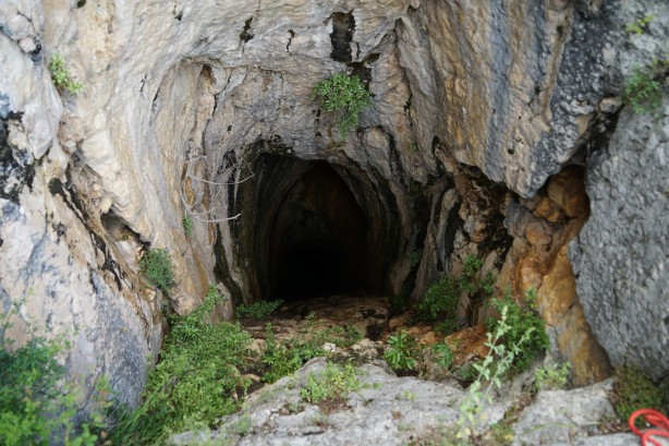 Foto - Definecilerden akıl almaz kazı: Mağarada şoke oldular