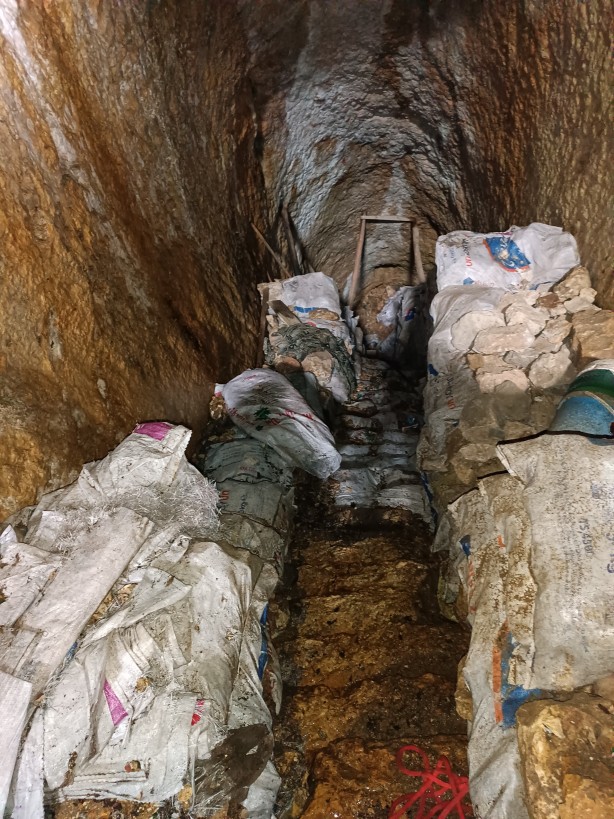 Foto - Definecilerden akıl almaz kazı: Mağarada şoke oldular