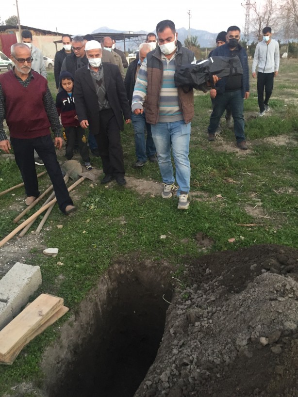 Foto - Defnedilirken yaşadığı ortaya çıkan bebek 6 gün sonra toprağa verildi!