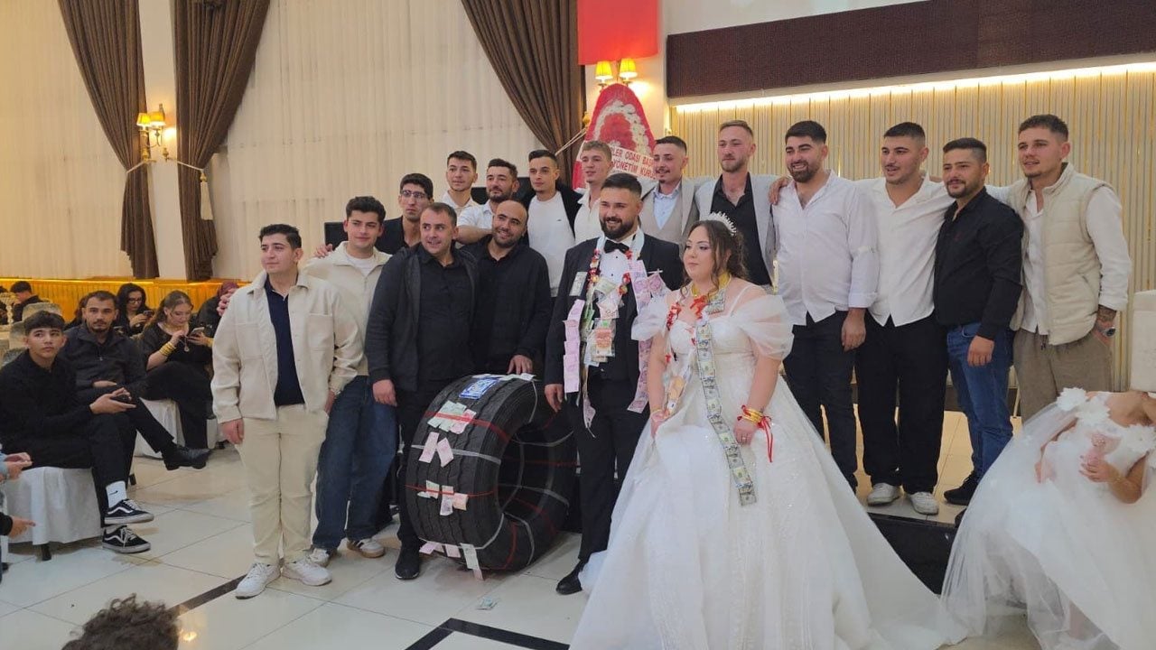 Foto - Değeri 25 bin TL! Damada öyle bir takı taktılar ki salondakiler şaşkına döndü