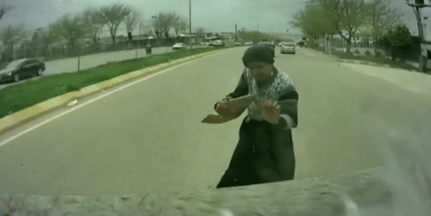 Dehşet anları kamerada! Halk otobüsünün çarptığı zihinsel engelli öldü