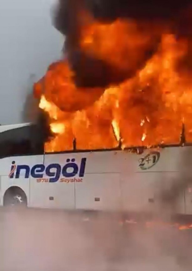 Foto - Dehşet anları! Yolcu otobüsü alev topuna döndü