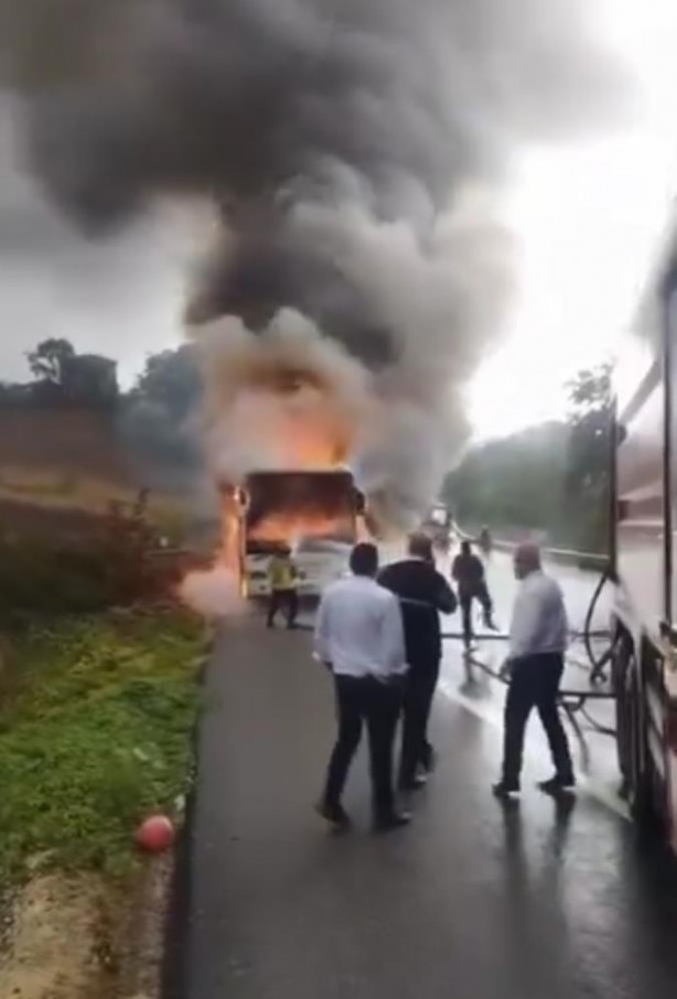 Foto - Dehşet anları! Yolcu otobüsü alev topuna döndü