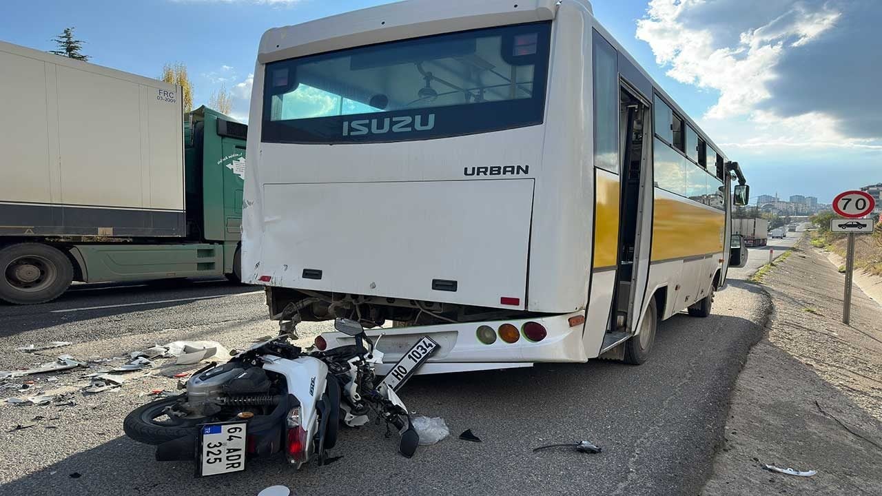Foto - Dehşet verici kaza caddemizi kana buladı! Feci şekilde halk otobüsüne çarpan motosikletteki genç hayattan koparıldı!