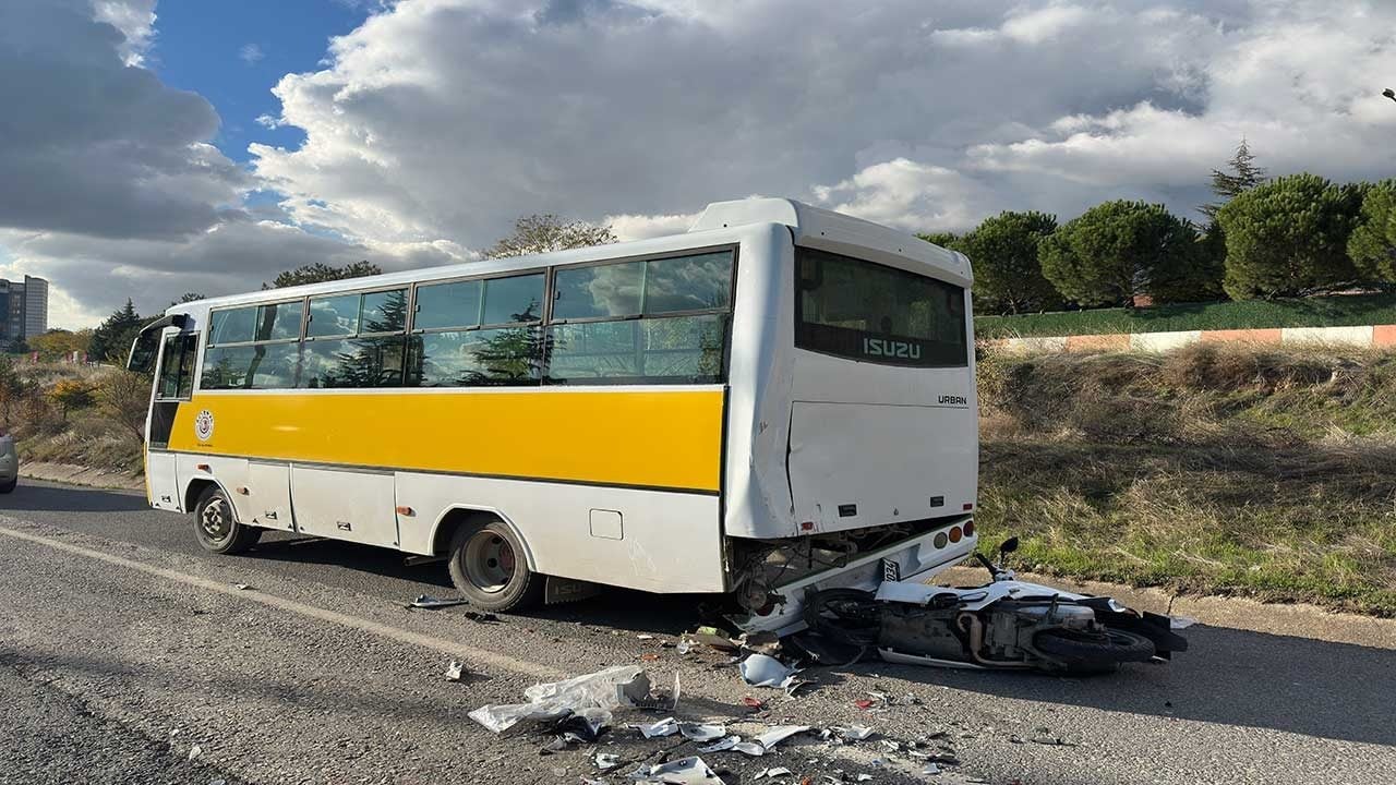 Foto - Dehşet verici kaza caddemizi kana buladı! Feci şekilde halk otobüsüne çarpan motosikletteki genç hayattan koparıldı!