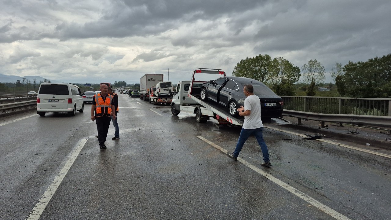 Foto - Dehşete düşüren kaza! 30 araç birbirine girdi
