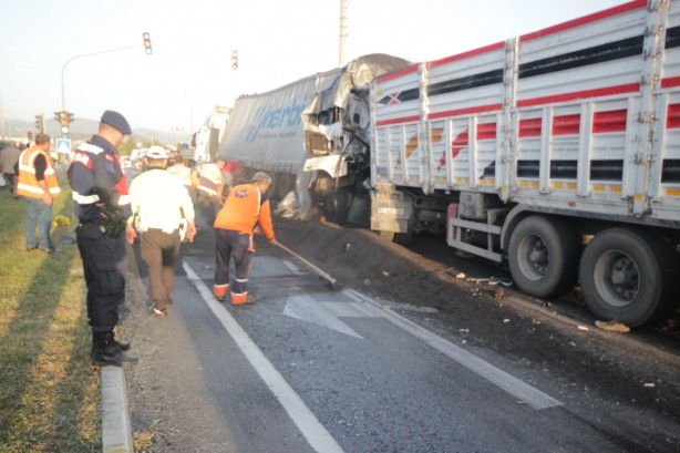 Foto - Dehşete düşüren kaza! Otomobili gören gözlerine inanamadı