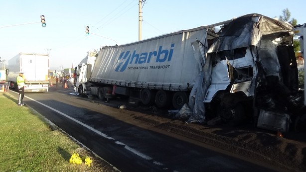 Foto - Dehşete düşüren kaza! Otomobili gören gözlerine inanamadı