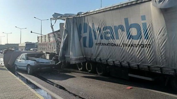 Foto - Dehşete düşüren kaza! Otomobili gören gözlerine inanamadı