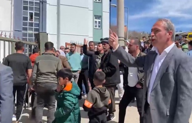 Foto - Dem Partililerden seçim günü büyük namussuzluk! Tüh sizin suratınıza 