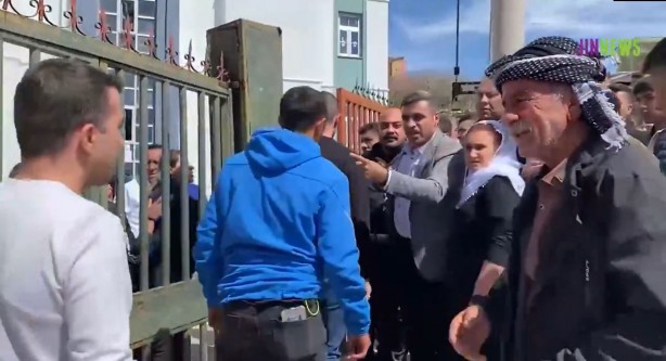 Foto - Dem Partililerden seçim günü büyük namussuzluk! Tüh sizin suratınıza 