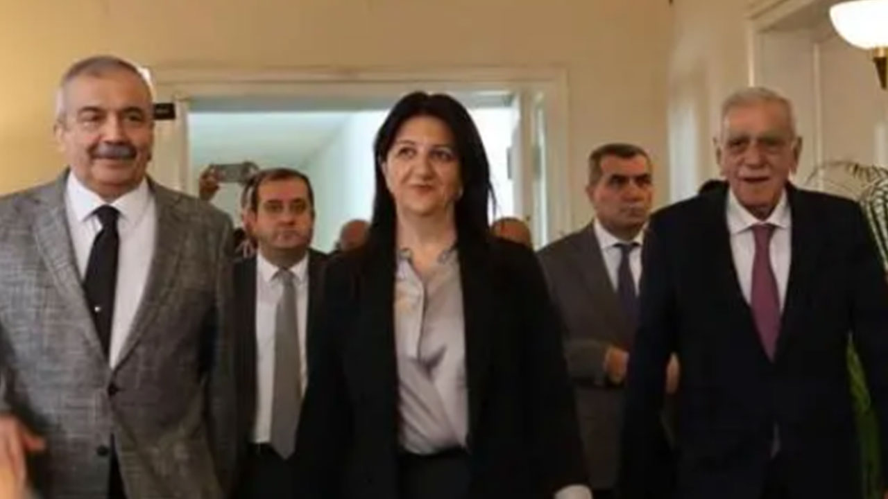 Foto - DEM Partliler Selahattin Demirtaş ziyaretine giderken MHP paylaştı