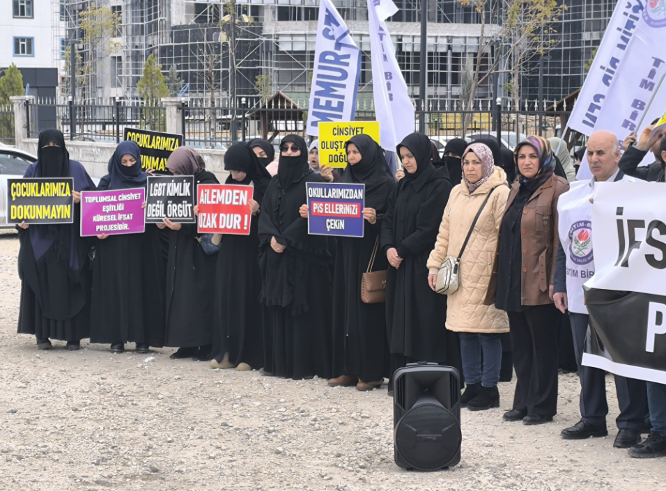 Foto - Dem ve CHP zihniyetinin eğitimdeki uzantısı! Okullarda eşcinsellik eğitimi provokasyonu
