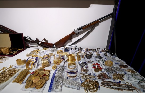 "Demir Yumruk" operasyonu! 8 bin 690 banka hesabı ile bir özel uçağa el konuldu