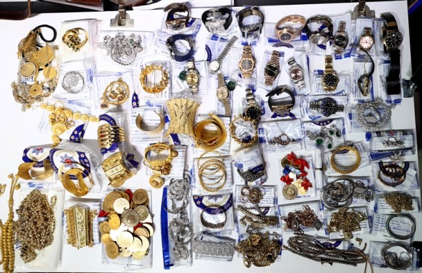 Foto - "Demir Yumruk" operasyonu! 8 bin 690 banka hesabı ile bir özel uçağa el konuldu