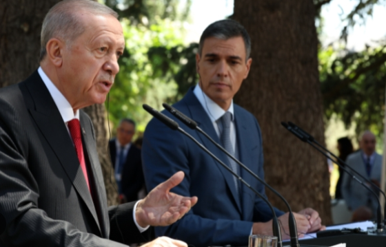 Foto - Demirtaş’ı sal, Puigdemont’u içeri tık/İspanya medyasının ahmaklığı