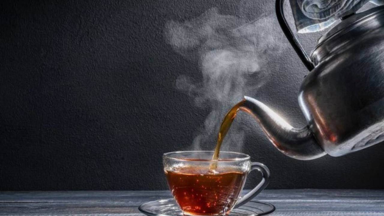 Foto - Demlerken kesinlikle bunu yapın! Çayın acı tadını götüren doğal yöntem açıklandı