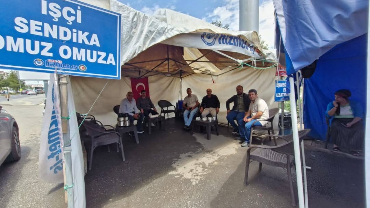 Foto - DEM’li belediye mağdur etti! İşçiye para yok Avrupa turuna para çok