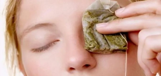 Foto - Demlikte kalan çayı sakın atmayın! Demlikte kalan çayla bakın neler yapılıyor!