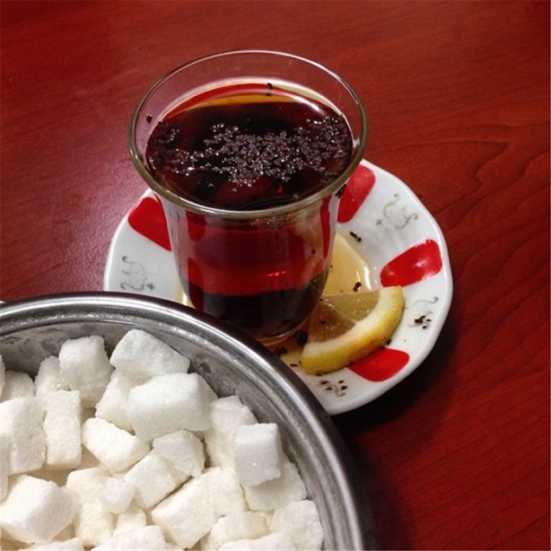 Foto - Demlikte kalan çayı sakın dökmeyin!