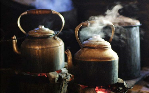 Foto - Demlikte kalan çayın faydaları