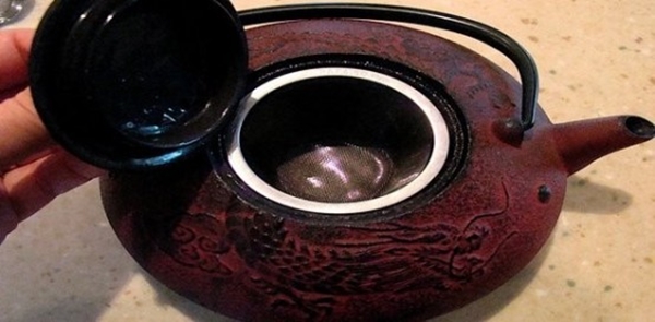 Foto - Demlikte kalan çayın faydaları