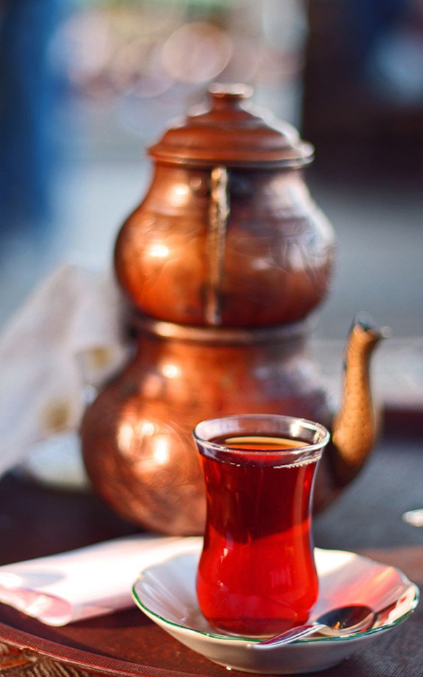 Foto - Demlikte kalan çayın faydaları