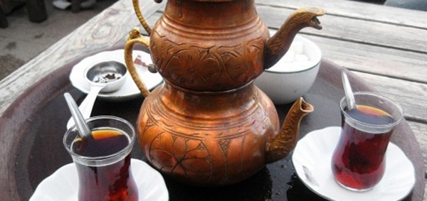 Foto - Demlikte kalan çayın faydaları