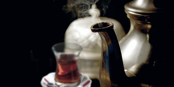 Foto - Demlikte kalan çayın faydaları