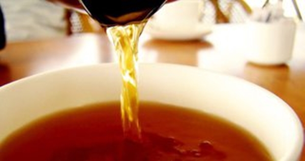 Foto - Demlikte kalan çayın faydaları