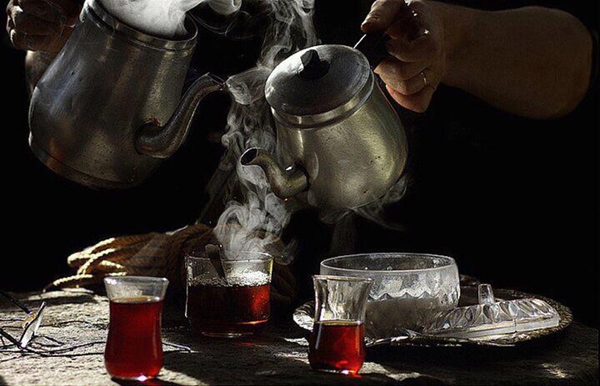 Foto - Demlikte kalan çayın faydaları